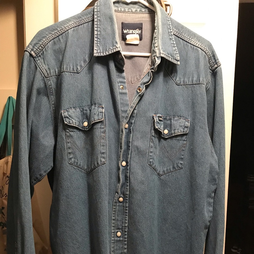 Vintage wrangler blue jean pearl snap shirt